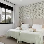Apartment 2 Bedroom Ground Floor At Hills *