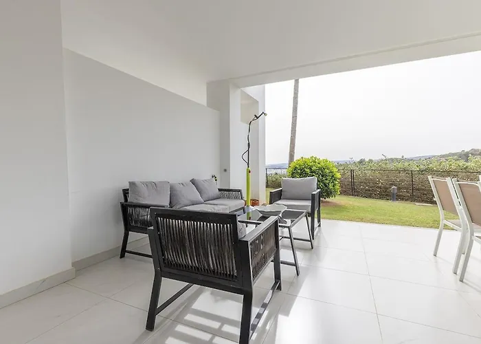 Apartment 2 Bedroom Ground Floor At Hills